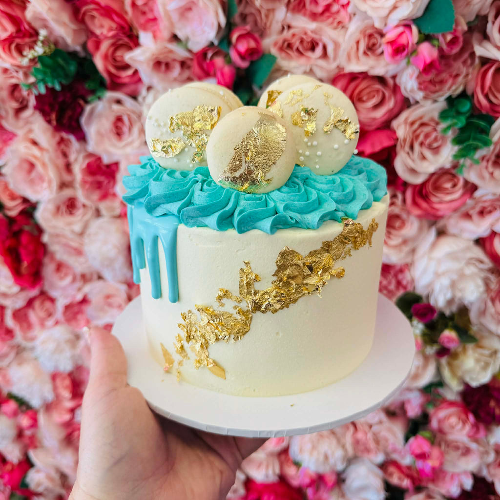 Macaron & Half Drip Cake