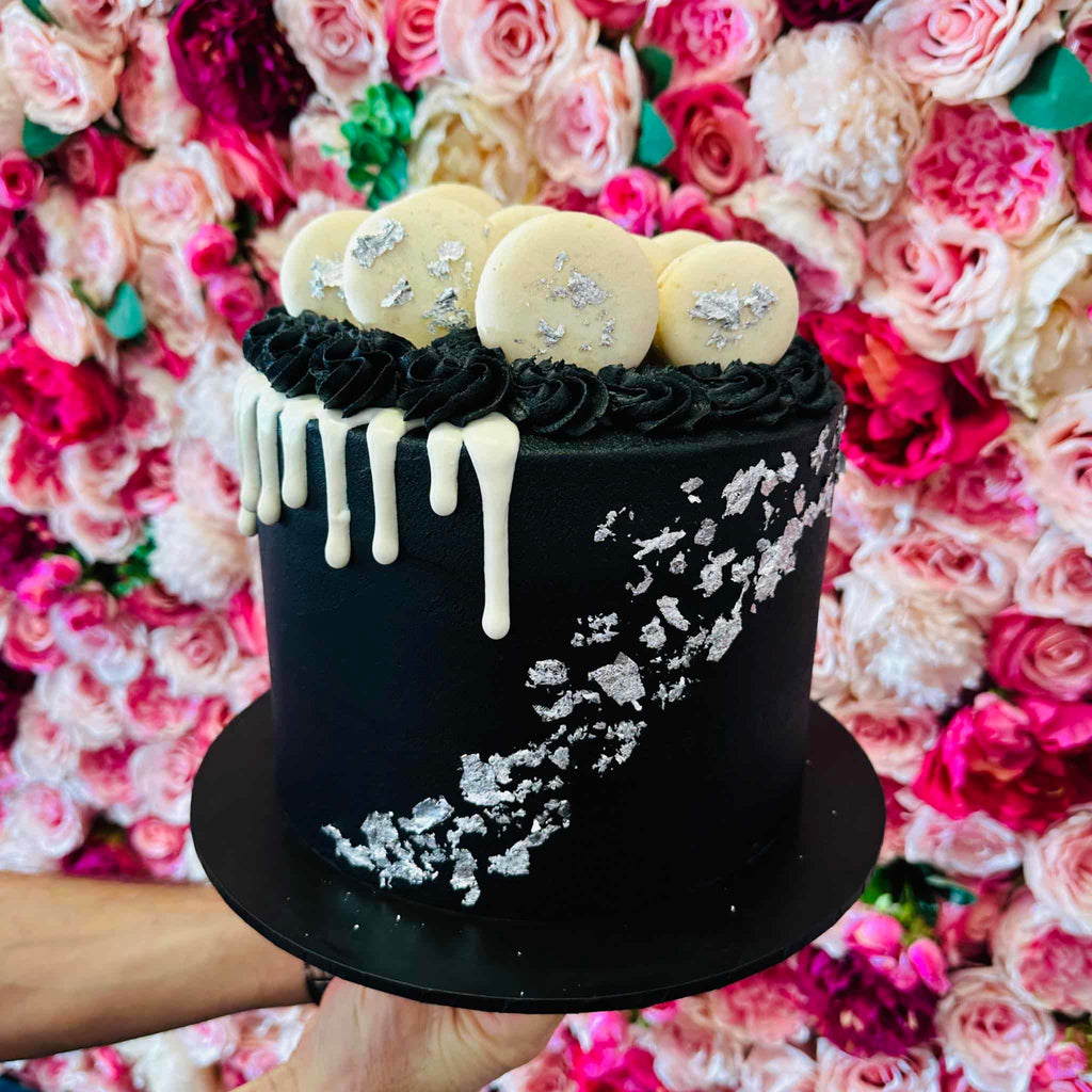 Macaron & Half Drip Cake